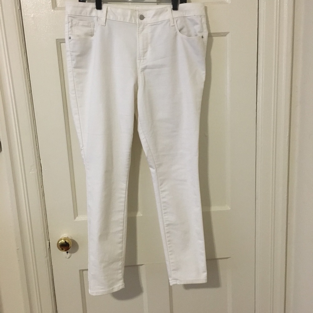 Old Navy Mid Rise Skinny White Jeans Size 16